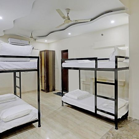 Hotel S B Inn - Near New Delhi Railway Station Paharganj Buitenkant foto