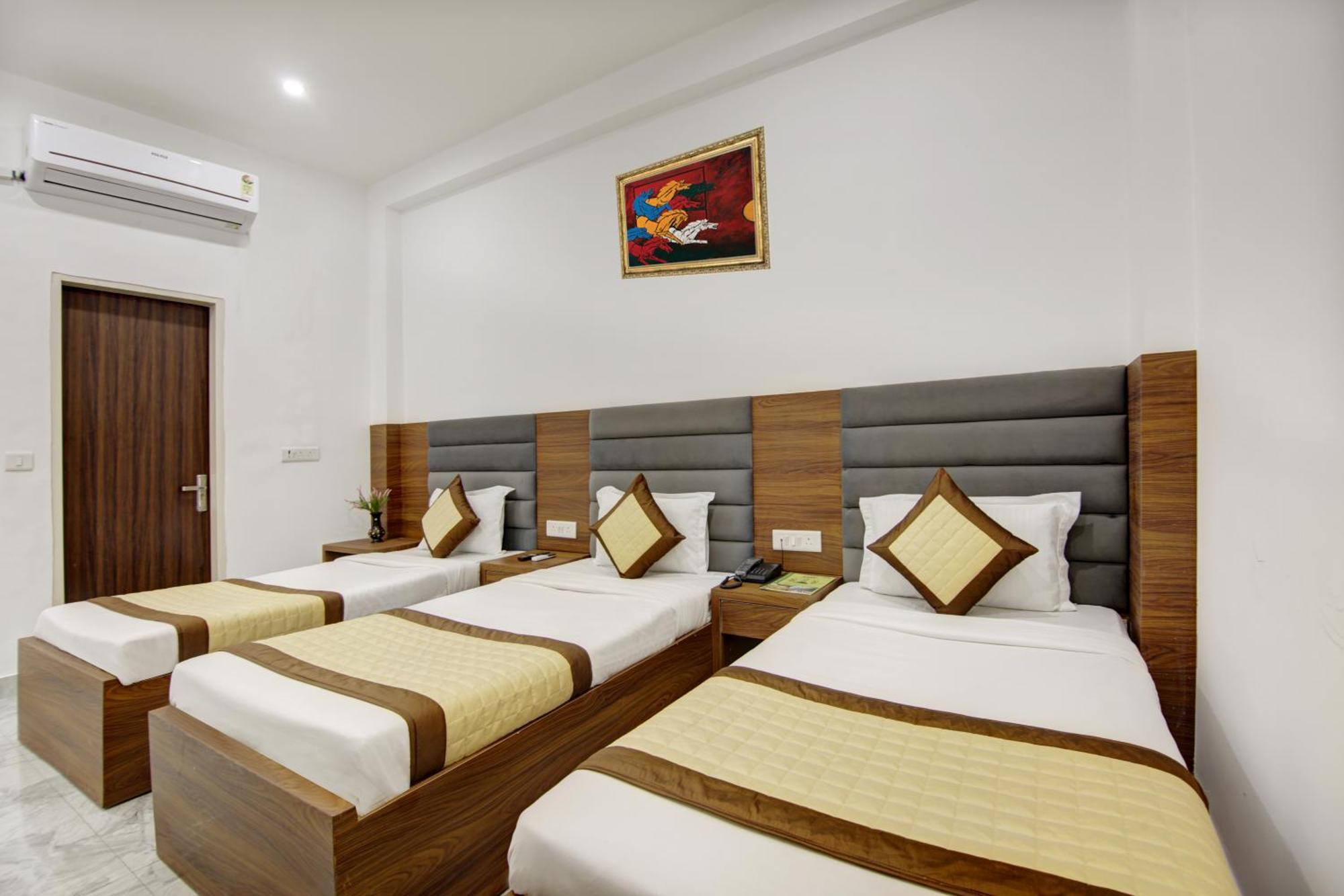 Hotel S B Inn - Near New Delhi Railway Station Paharganj Buitenkant foto