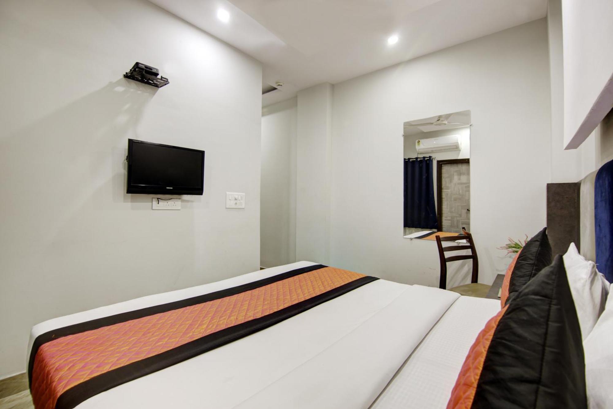 Hotel S B Inn - Near New Delhi Railway Station Paharganj Buitenkant foto