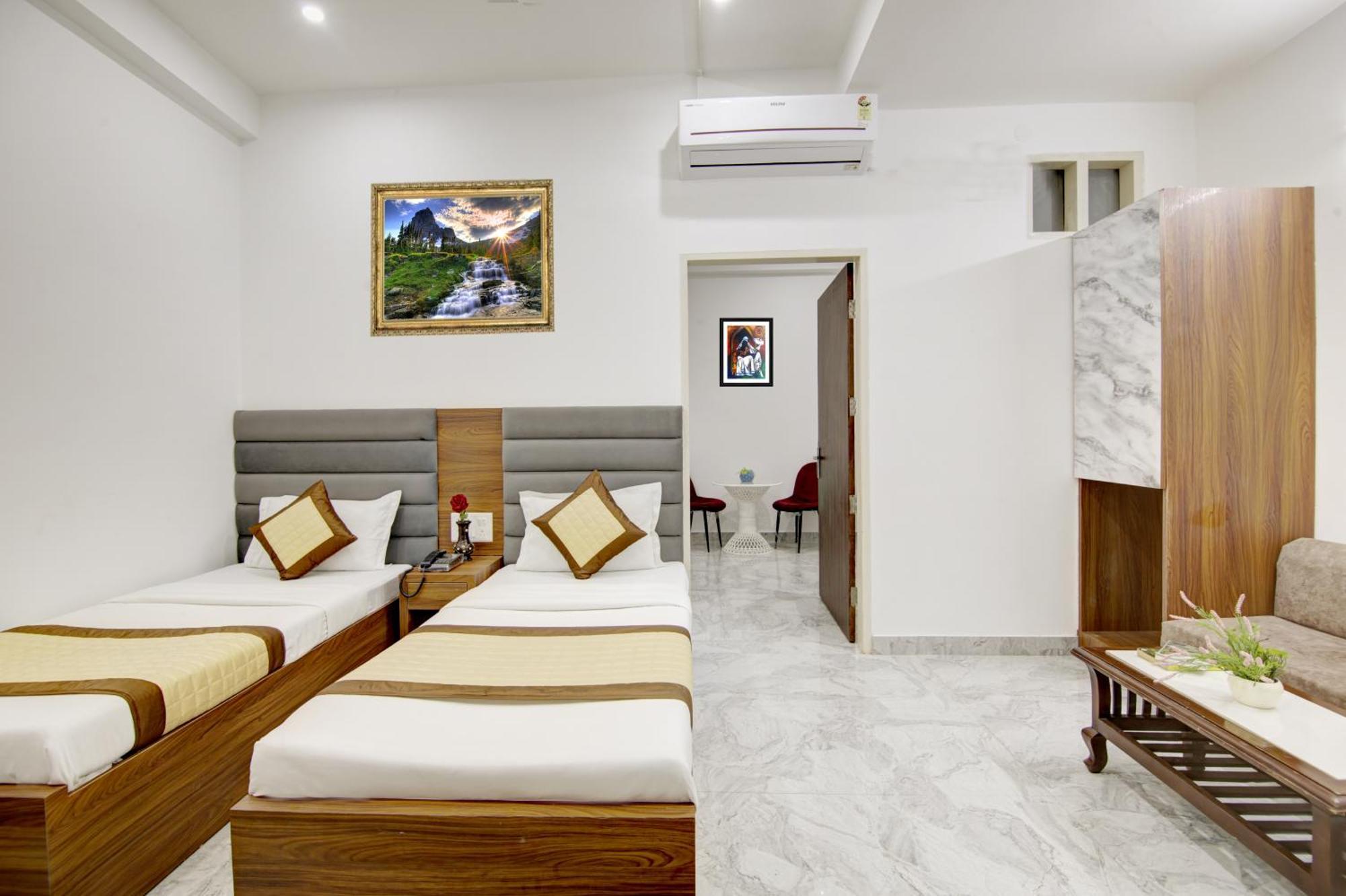 Hotel S B Inn - Near New Delhi Railway Station Paharganj Buitenkant foto