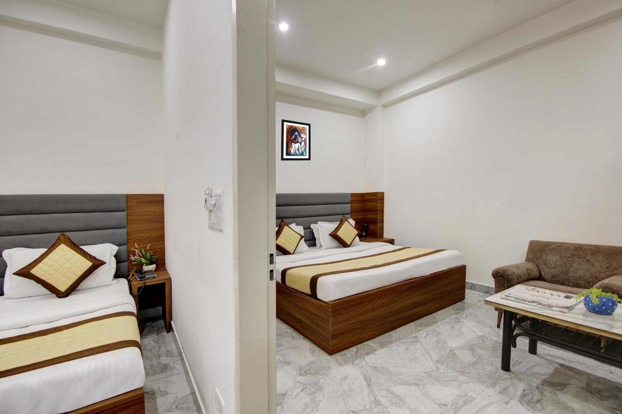 Hotel S B Inn - Near New Delhi Railway Station Paharganj Buitenkant foto