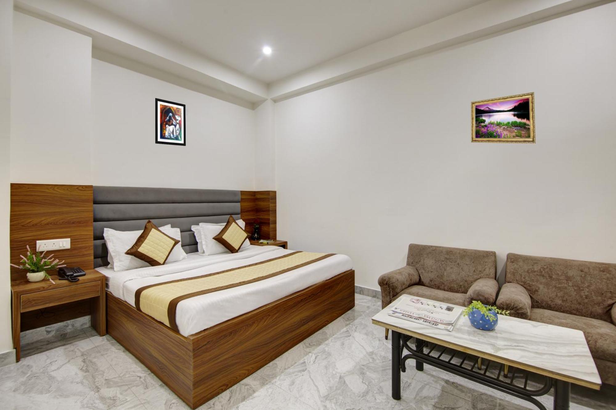Hotel S B Inn - Near New Delhi Railway Station Paharganj Buitenkant foto