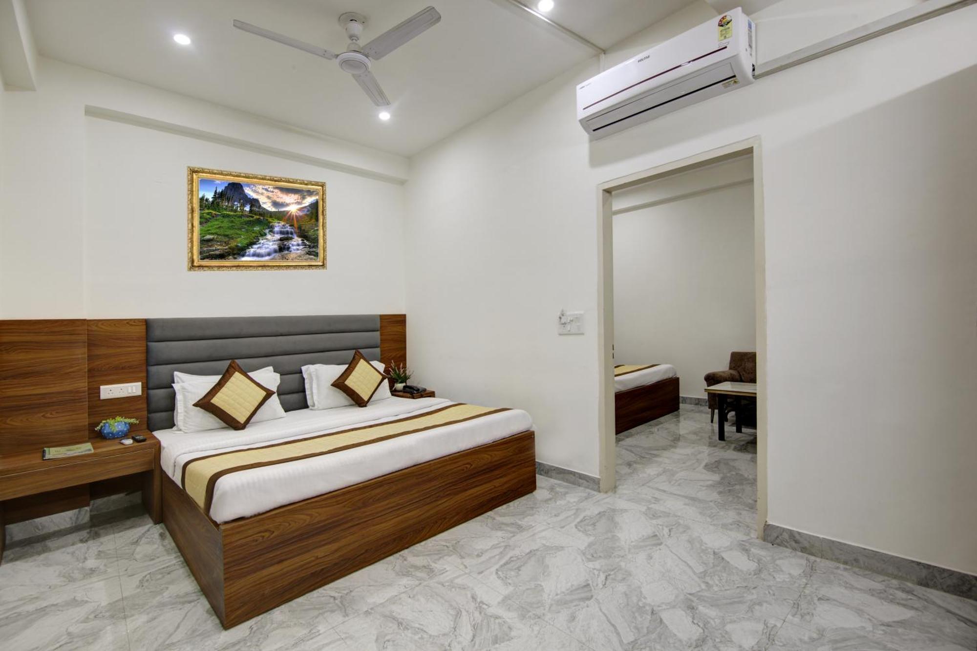 Hotel S B Inn - Near New Delhi Railway Station Paharganj Buitenkant foto