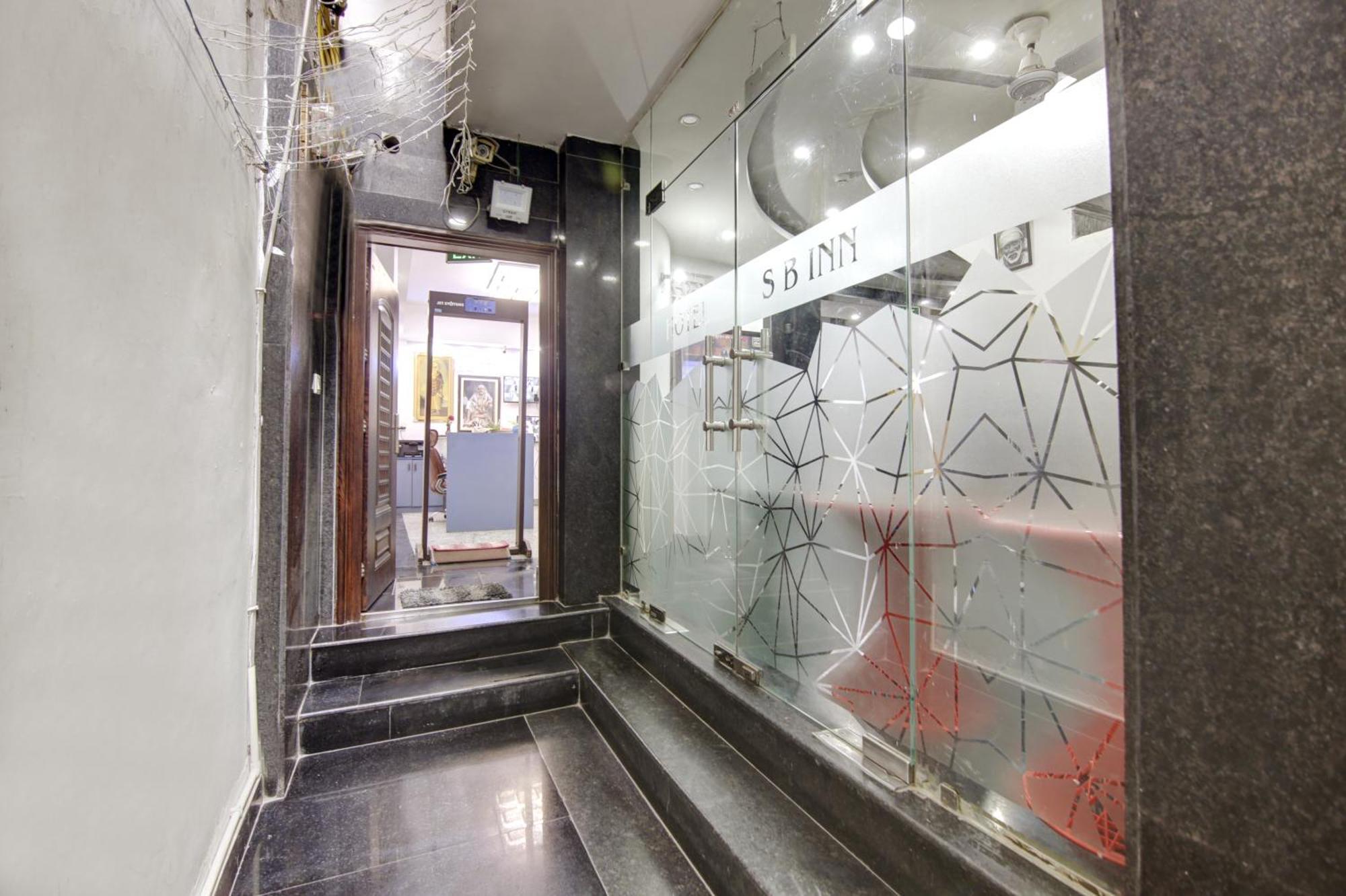Hotel S B Inn - Near New Delhi Railway Station Paharganj Buitenkant foto