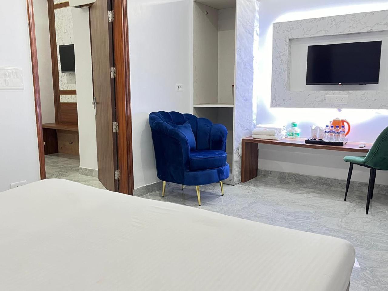 Hotel S B Inn - Near New Delhi Railway Station Paharganj Buitenkant foto