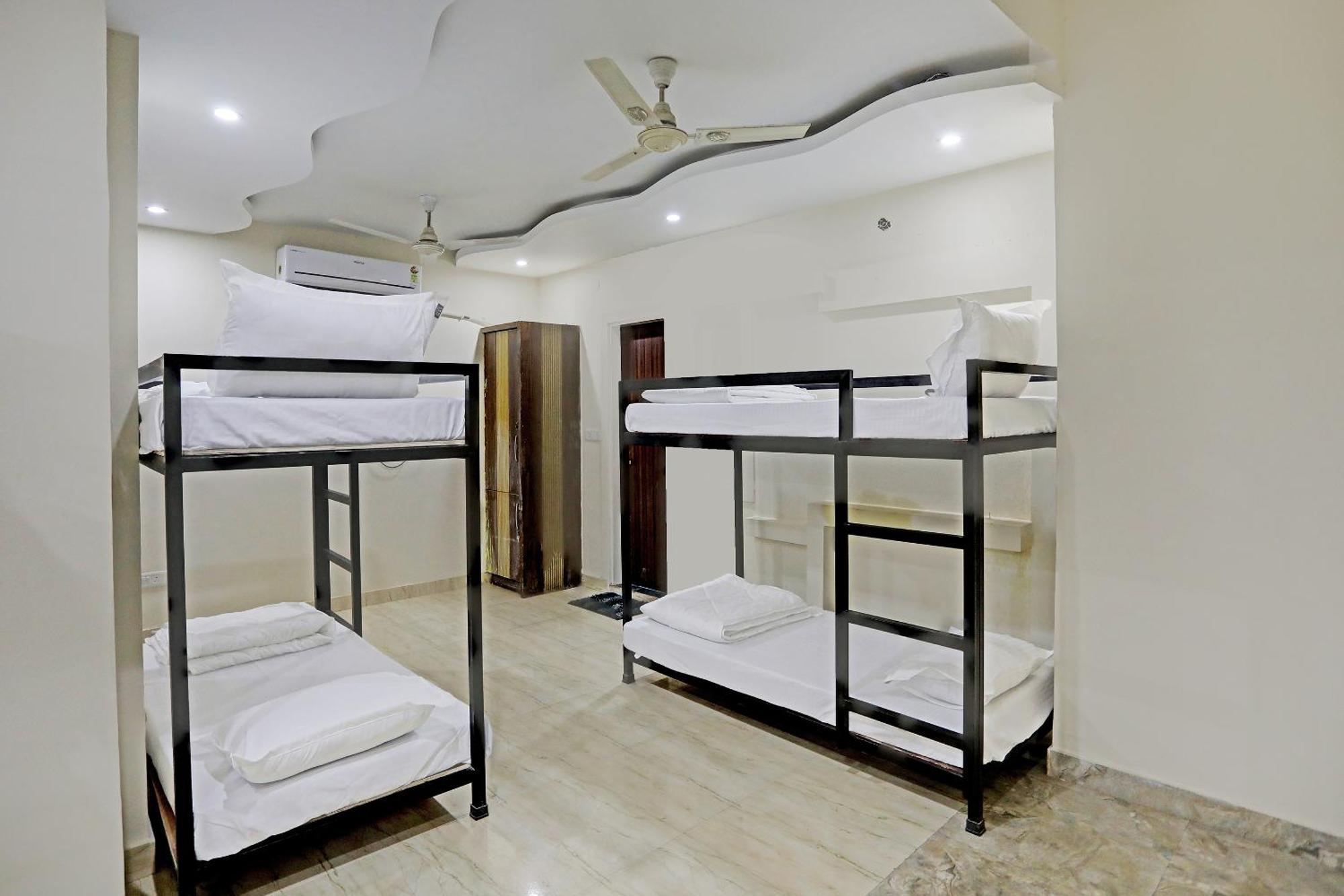 Hotel S B Inn - Near New Delhi Railway Station Paharganj Buitenkant foto