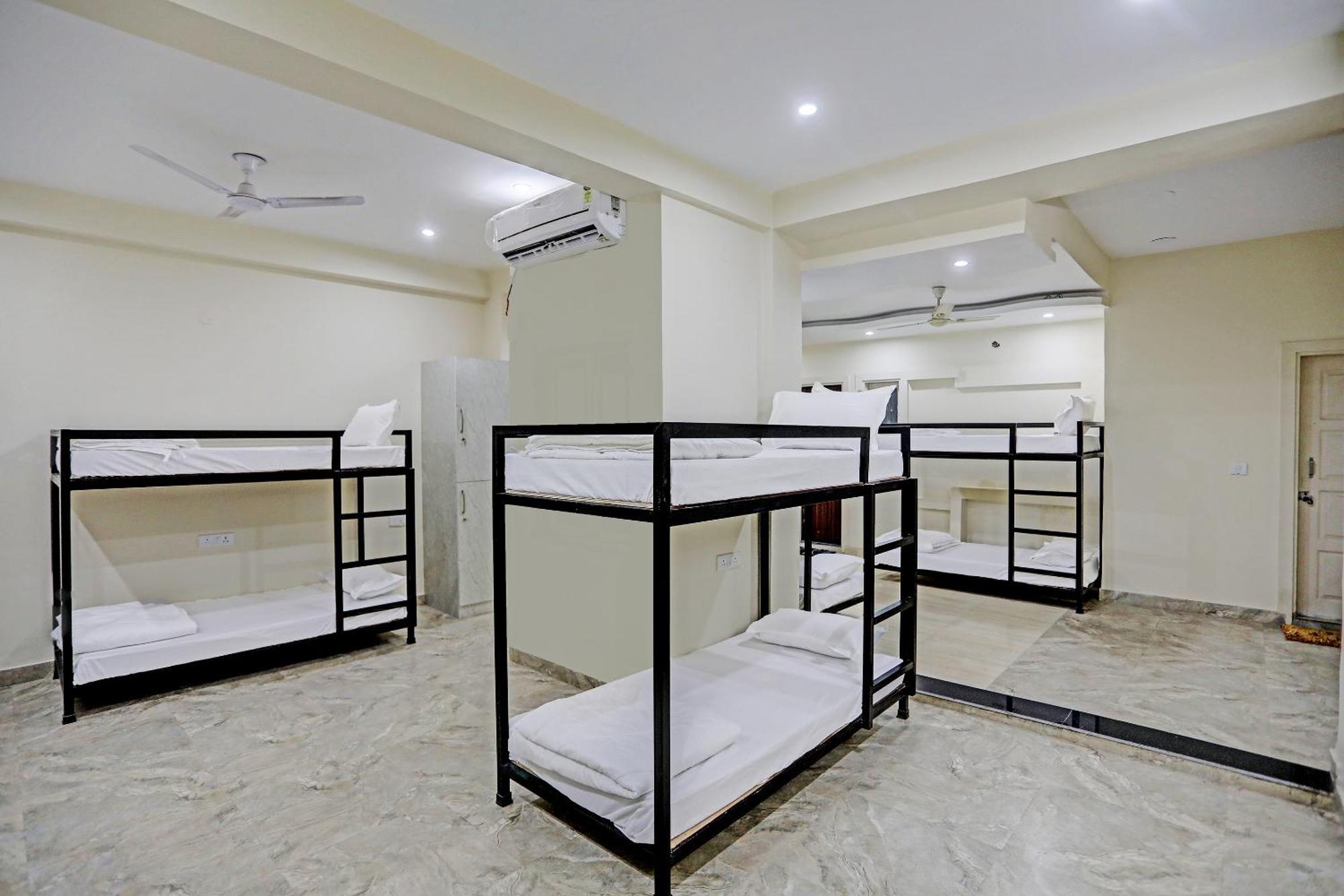 Hotel S B Inn - Near New Delhi Railway Station Paharganj Buitenkant foto