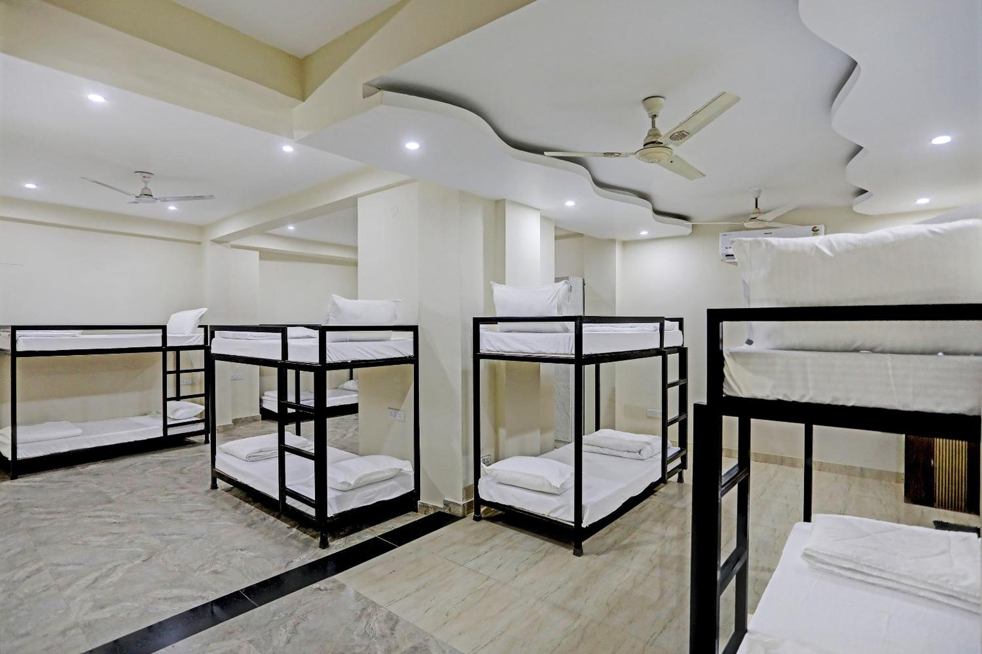 Hotel S B Inn - Near New Delhi Railway Station Paharganj Buitenkant foto