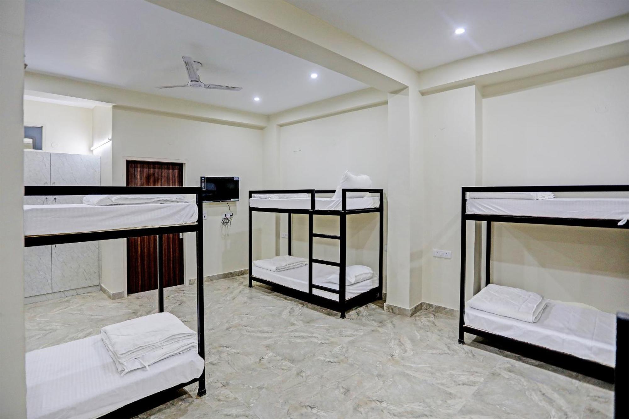 Hotel S B Inn - Near New Delhi Railway Station Paharganj Buitenkant foto